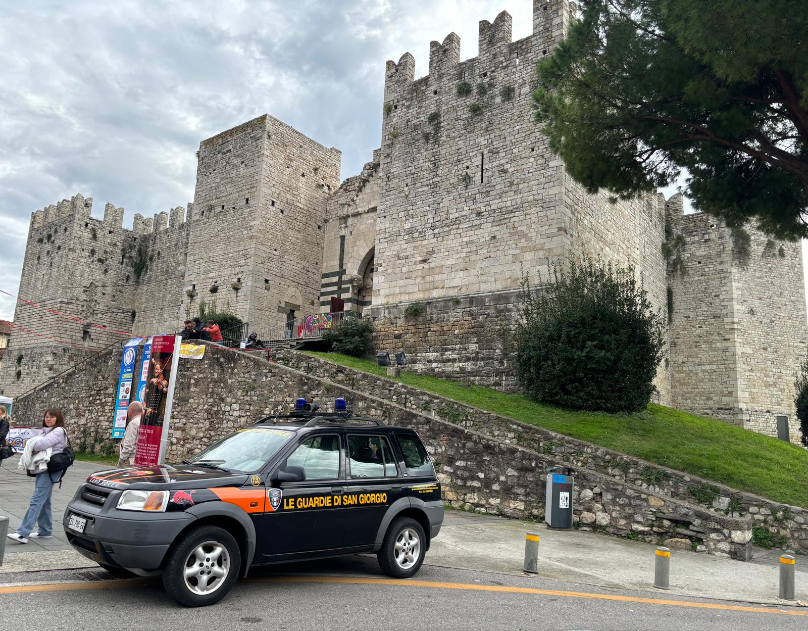 Guardie di San Giorgio durante un'attività sul territorio di Prato