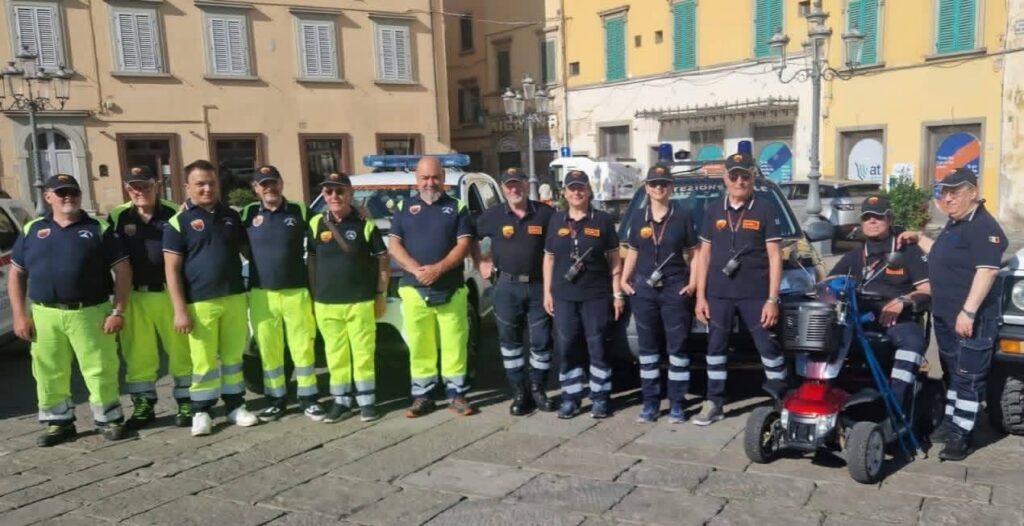 Volontari di Oltre Protezione Civile durante un'attività operativa