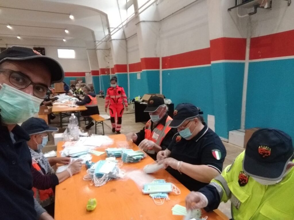 Volontari di Oltre Protezione Civile durante un intervento sul territorio
