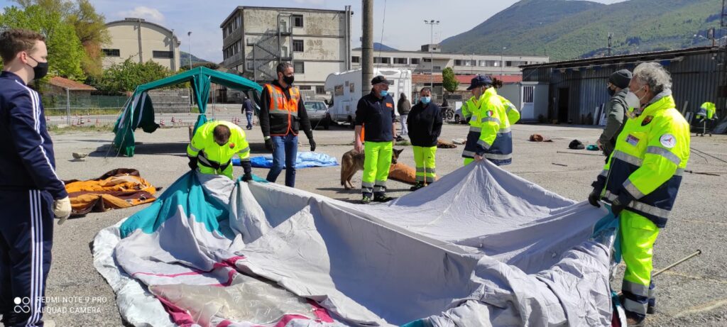 Volontari di Oltre Protezione Civile durante un&rsquo;attivit&agrave; sul territorio