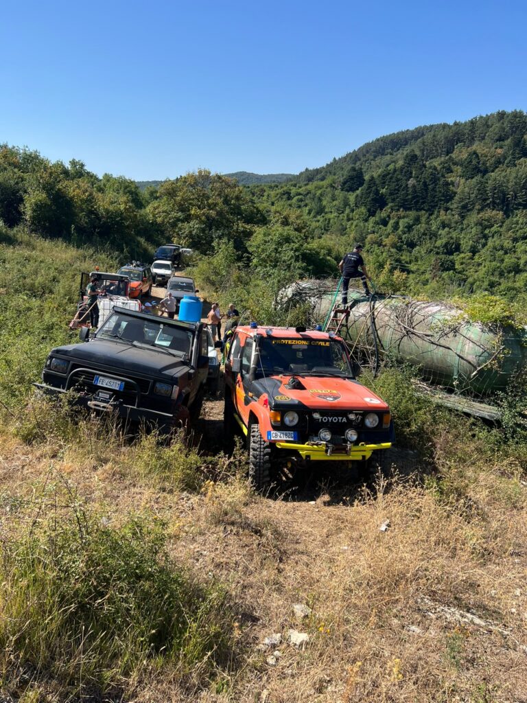 Volontari di Oltre Protezione Civile durante un'attività sul territorio